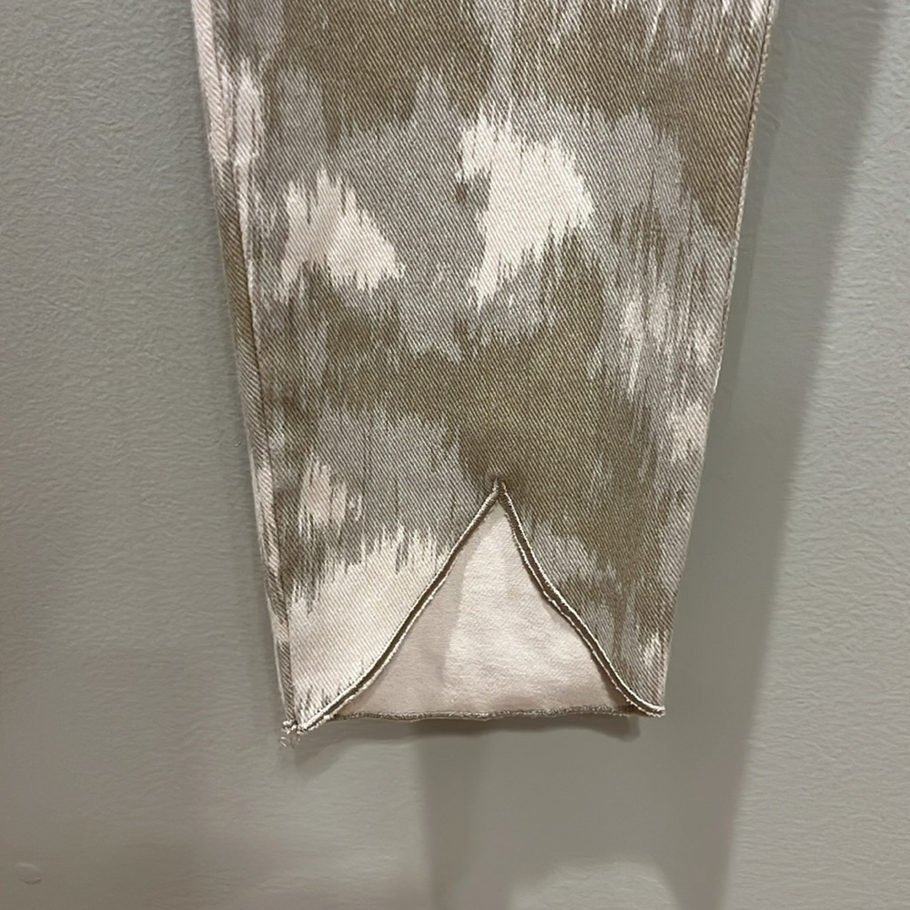 Lysse Taupe & White Cropped Ponte Leggings with Subtle Ikat Print - Picture 2 of 7